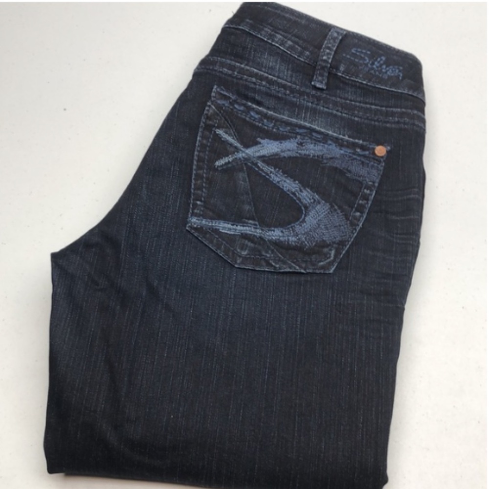 LIKE NEW SILVER AIKO SLIM STRAIGHT JEANS 31x33 ⭐️